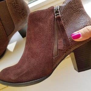 Vionic booties